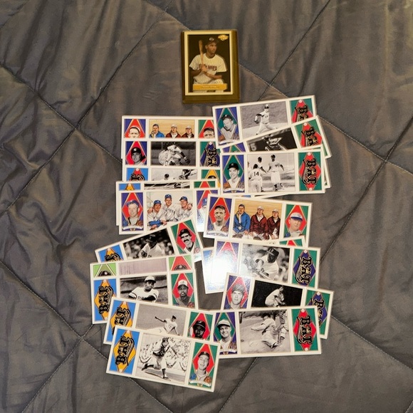 Baseball cards - Picture 1 of 8